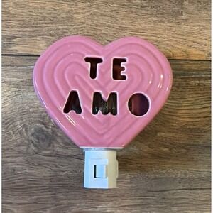 Plug in Night Light Celebrate Together Pink Valentine's Day Heart "TE AMO" Works